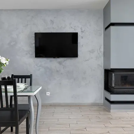 Bright Smrekowa In With Parking By Renters Appartamento